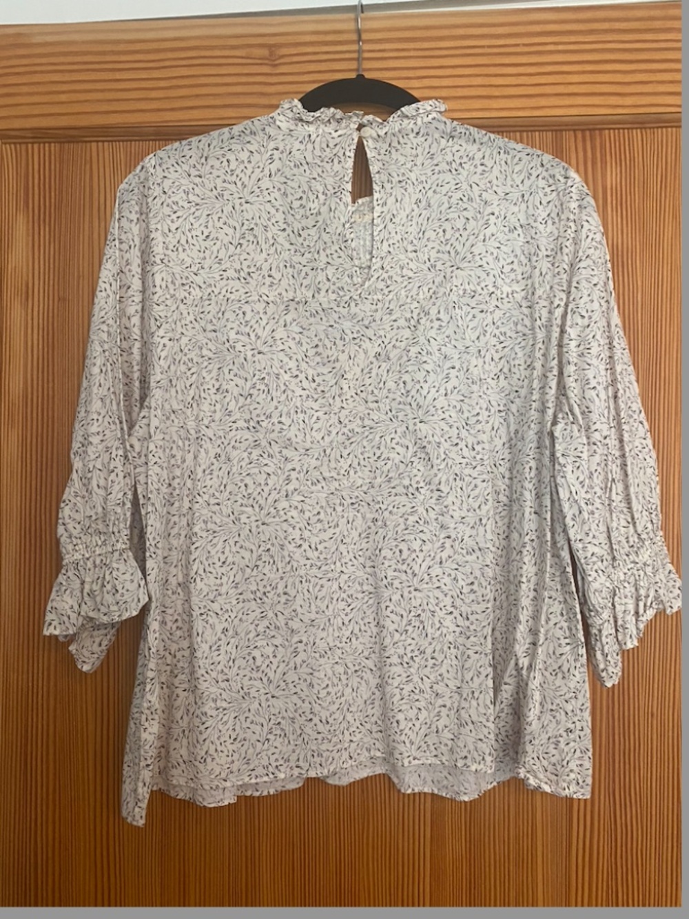 H&M Ruffle Blouse - Picture 2 of 4